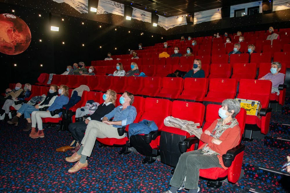 42. Biberacher Filmfestspiele, im Kinosaal mit Abstand und Masken — © Biberacher Filmfestspiele