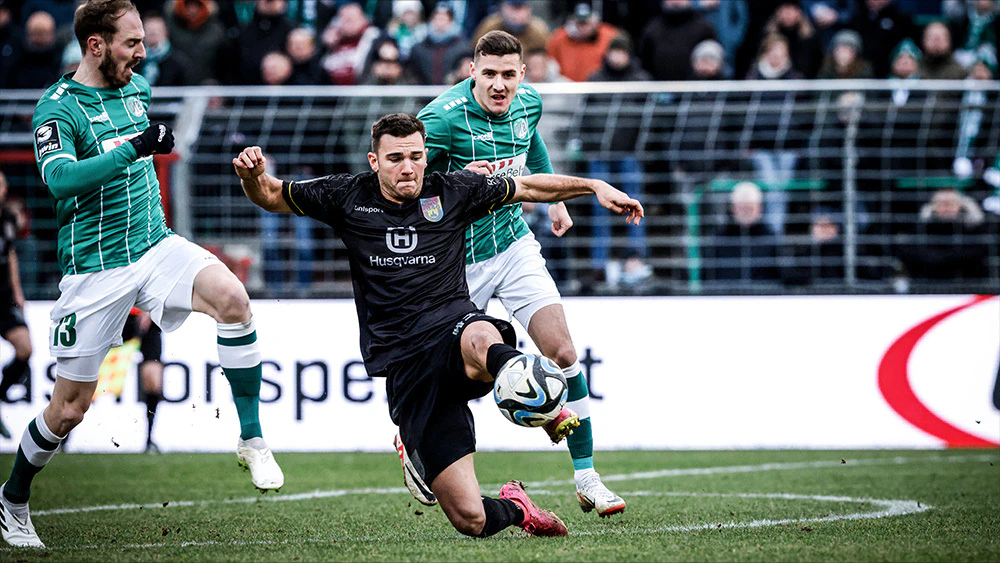 Der SSV Ulm 1846 Fußball beim Auswärtsspiel gegen den VfB Lübeck — © SSV Ulm 1846 Fußball
