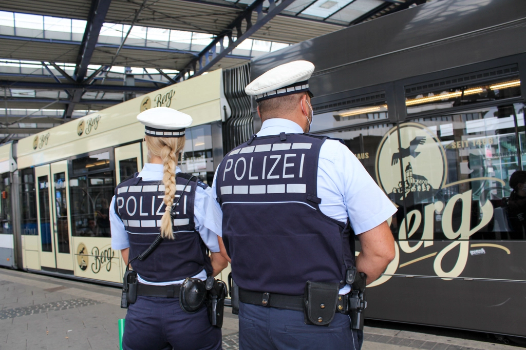Polizeikontrolle zur Einhaltung der Maskenpflicht am Ehinger Tor