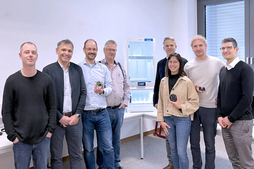 Firmengruppe Mack übergibt der Bühl-Realschule einen hochwertigen 3D-Drucker — © Bühl-Realschule