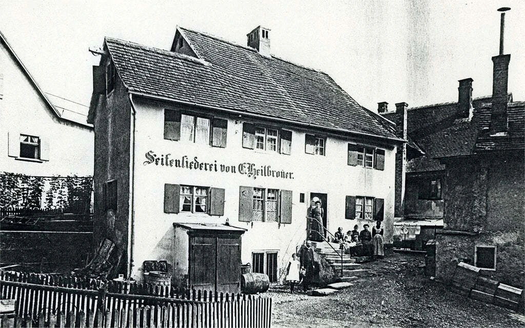"Bronner Haus & Dr. Bronner's Museum" - Im Jahr 1858 fing alles an: Die Familie Heilbronner beginnt mit der Seifenherstellung in ihrem Haus – im jüdischen Viertel in Laupheim! — © Dr. Bronner's