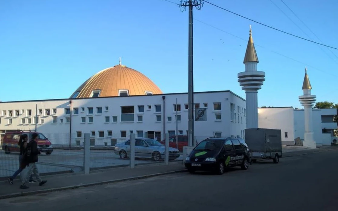Moscheegebäude in Schwäbisch Gmünd — © DITIB-Gemeinde