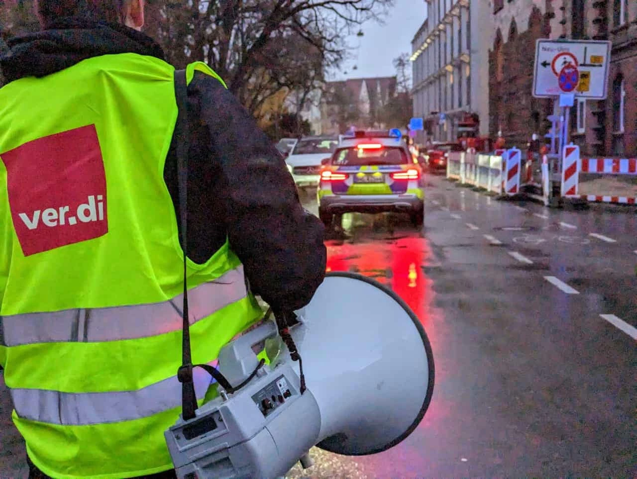 Galerie: Großer Demozug durch Ulm - Warnstreik an der Uniklinik — © privat