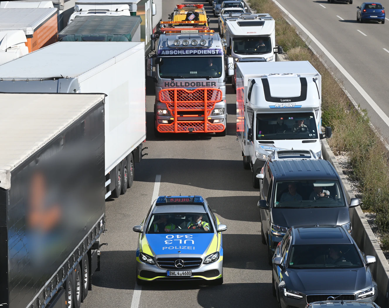 Autofahrer bilden keine Retttungsgasse — © Thomas Heckmann