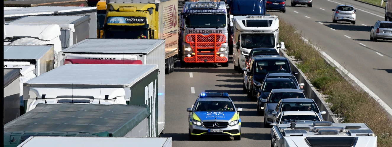 Autofahrer bilden keine Retttungsgasse