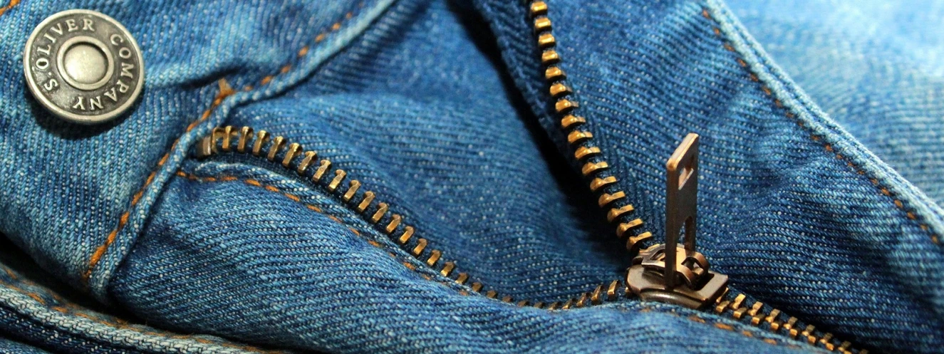 Hose mit offenem Reißverschluss