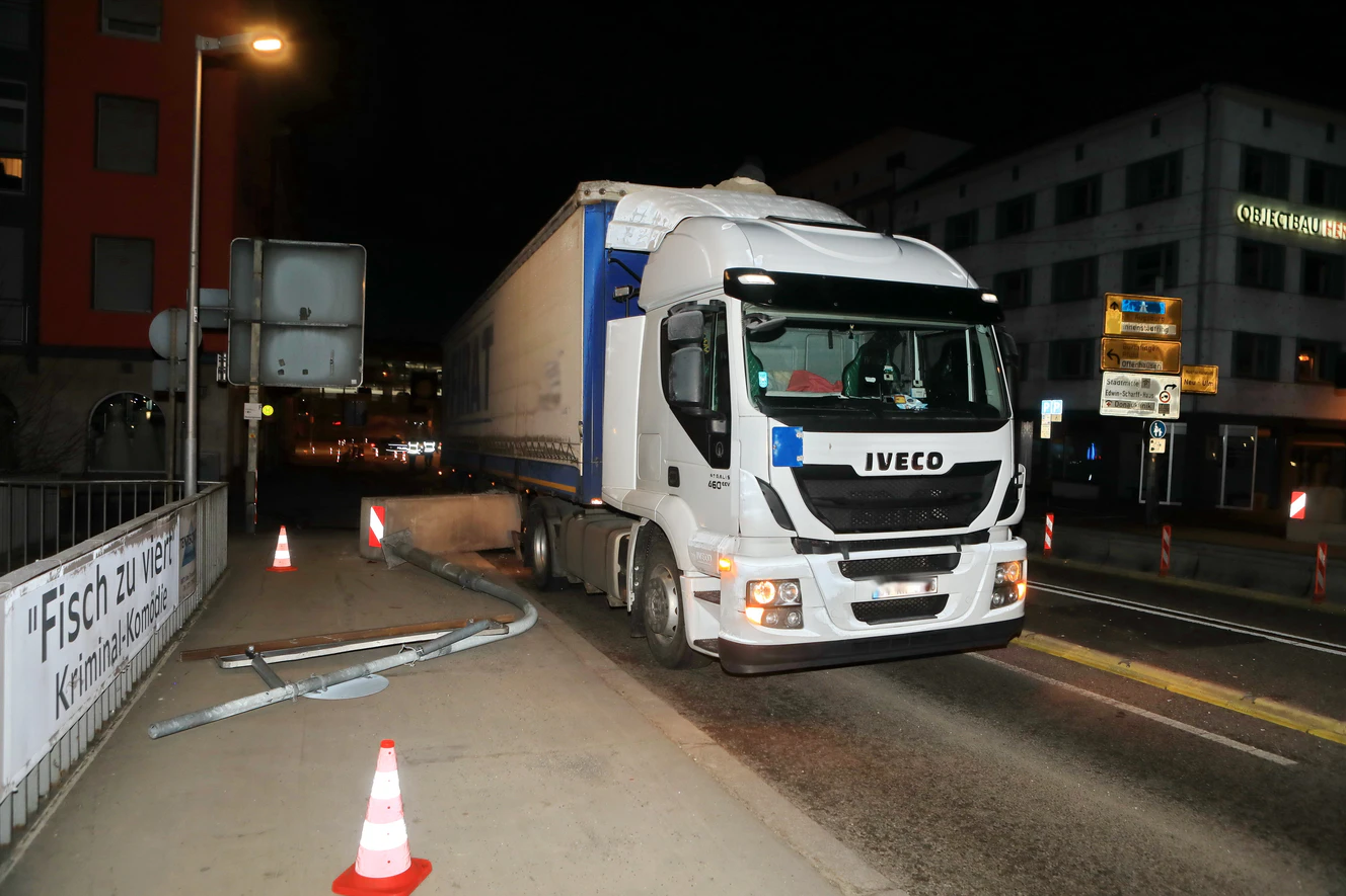 Unfall auf der Gänstorbrücke — © Ralf Zwiebler