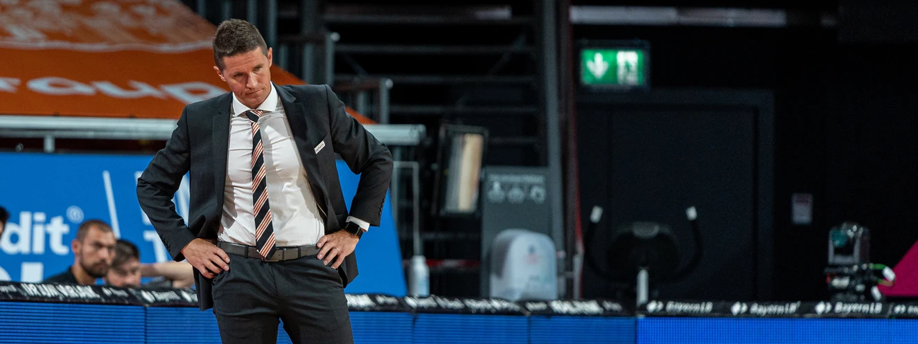 Jaka Lakovic am Spielfeldrand — © Ulf Duda/fotoduda.de/BBL/Pool/dpa