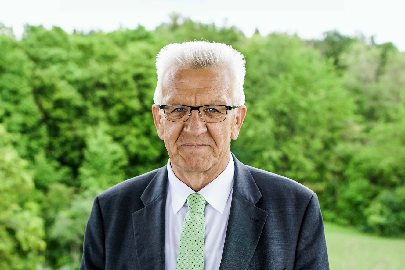 Ministerpräsident Winfried Kretschmann auf einer Lichtung — © BÜNDNIS 90/DIE GRÜNEN Baden-Württemberg