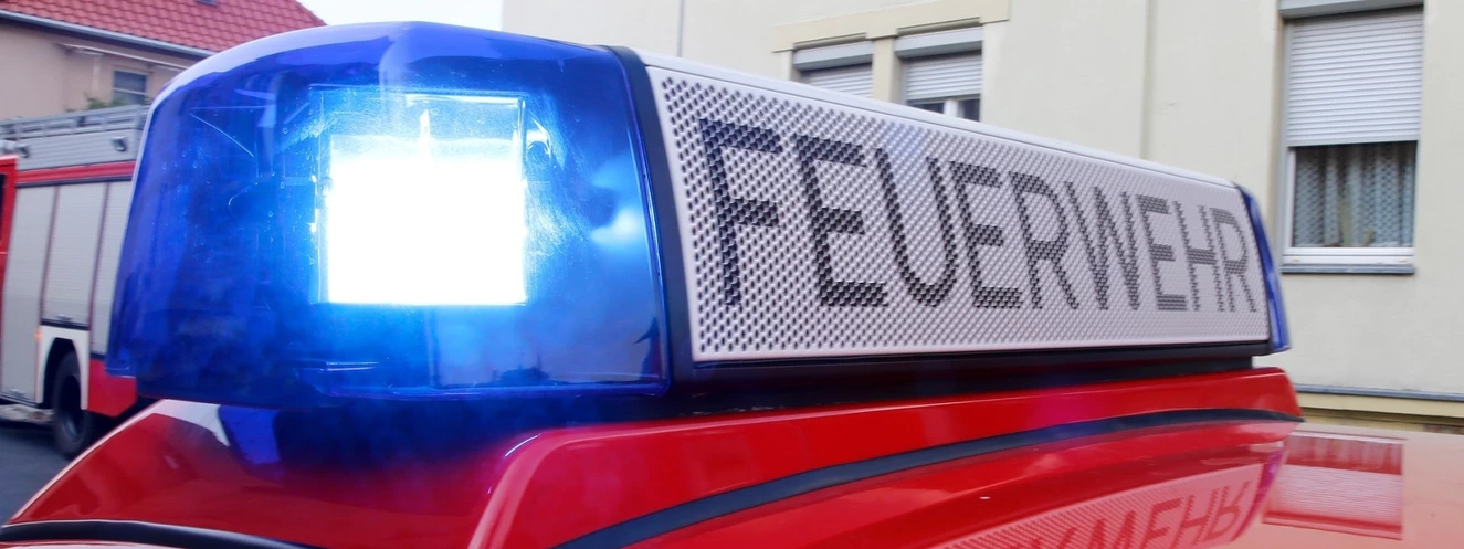 Das Blaulicht eines Feuerwehrwagens