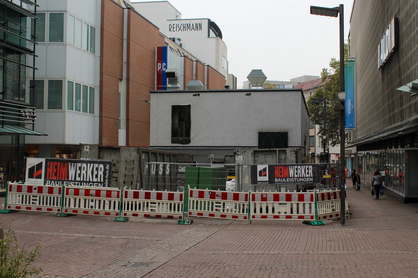 Der McDonald's-Container in der Ulmer Hirschstraße wird abgebaut, McDonald's zieht in die Sedelhöfe