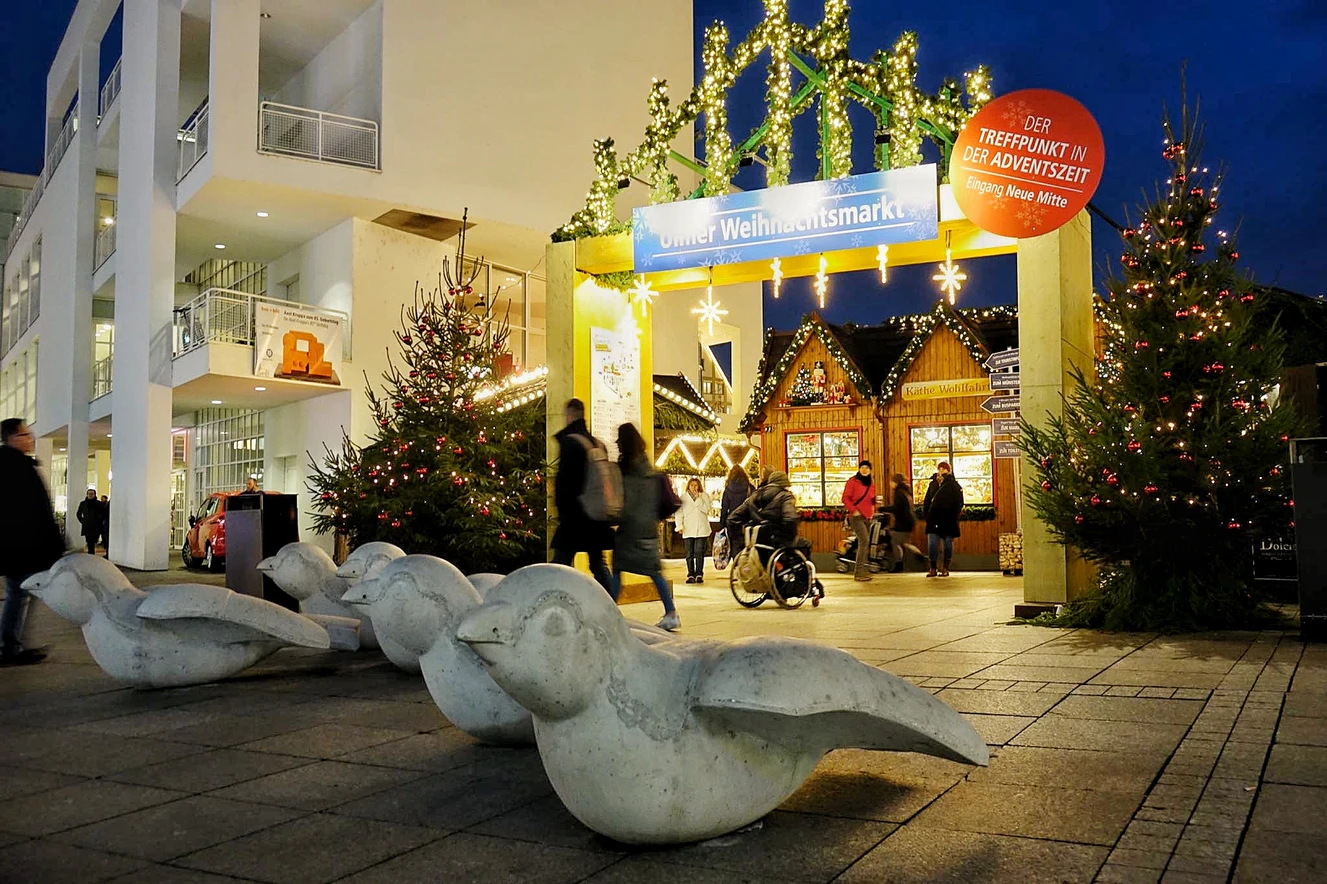 Der Eingang des Ulmer Weihnachtsmarktes