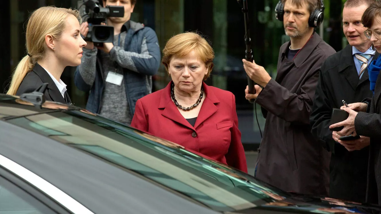 Die Getriebenen, Szene mit Merkel — © Paramount