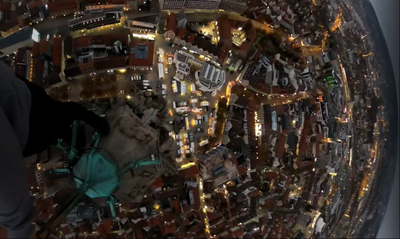 Ulm von der Spitze des Ulmer Münsters aus — © Youtube: Recontextualization