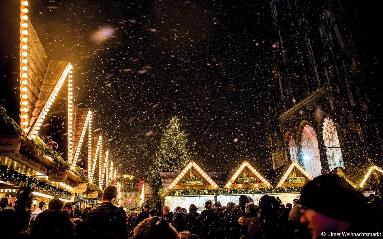Der Ulmer Weihnachtsmarkt auf dem Münsterplatz — © Ulmer Weihnachtsmarkt