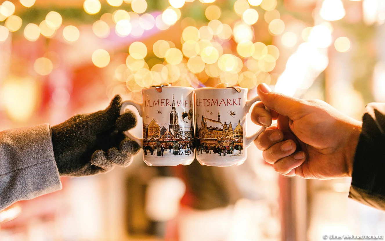 Der Ulmer Weihnachtsmarkt auf dem Münsterplatz — © Ulmer Weihnachtsmarkt