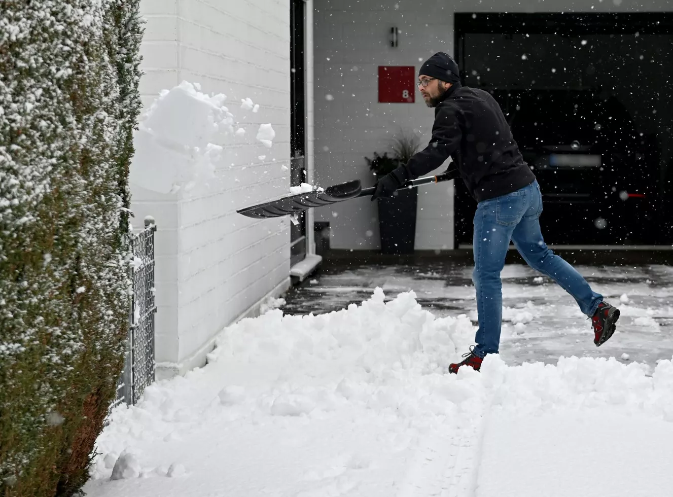 Schnee Schippen — © Thomas Heckmann