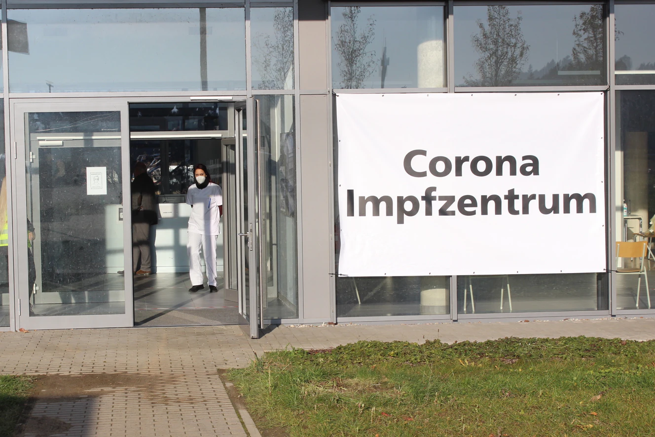 Corona, Impfzentrum, Günzburg, PERI, Landrat, Spritze, Impfung, 