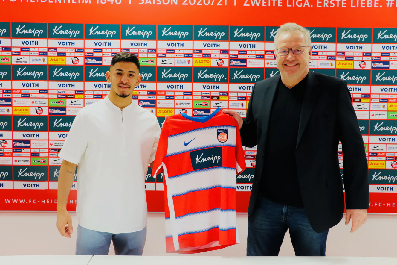 Sessa und Sanwald mit Trikot — © 1. FCH