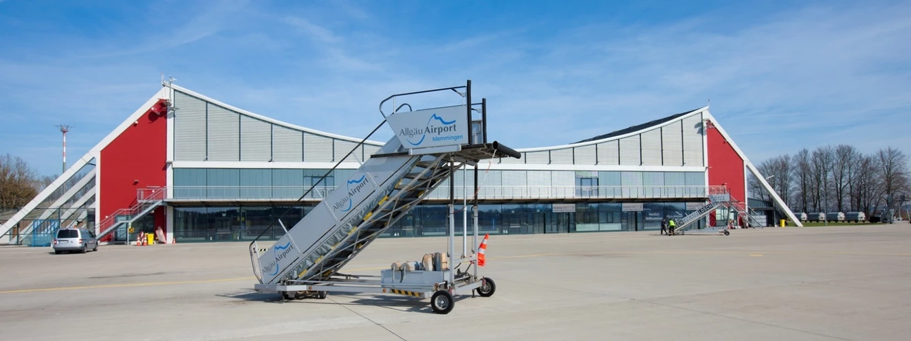 — © Allgäu Airport/Volker Strohmeier