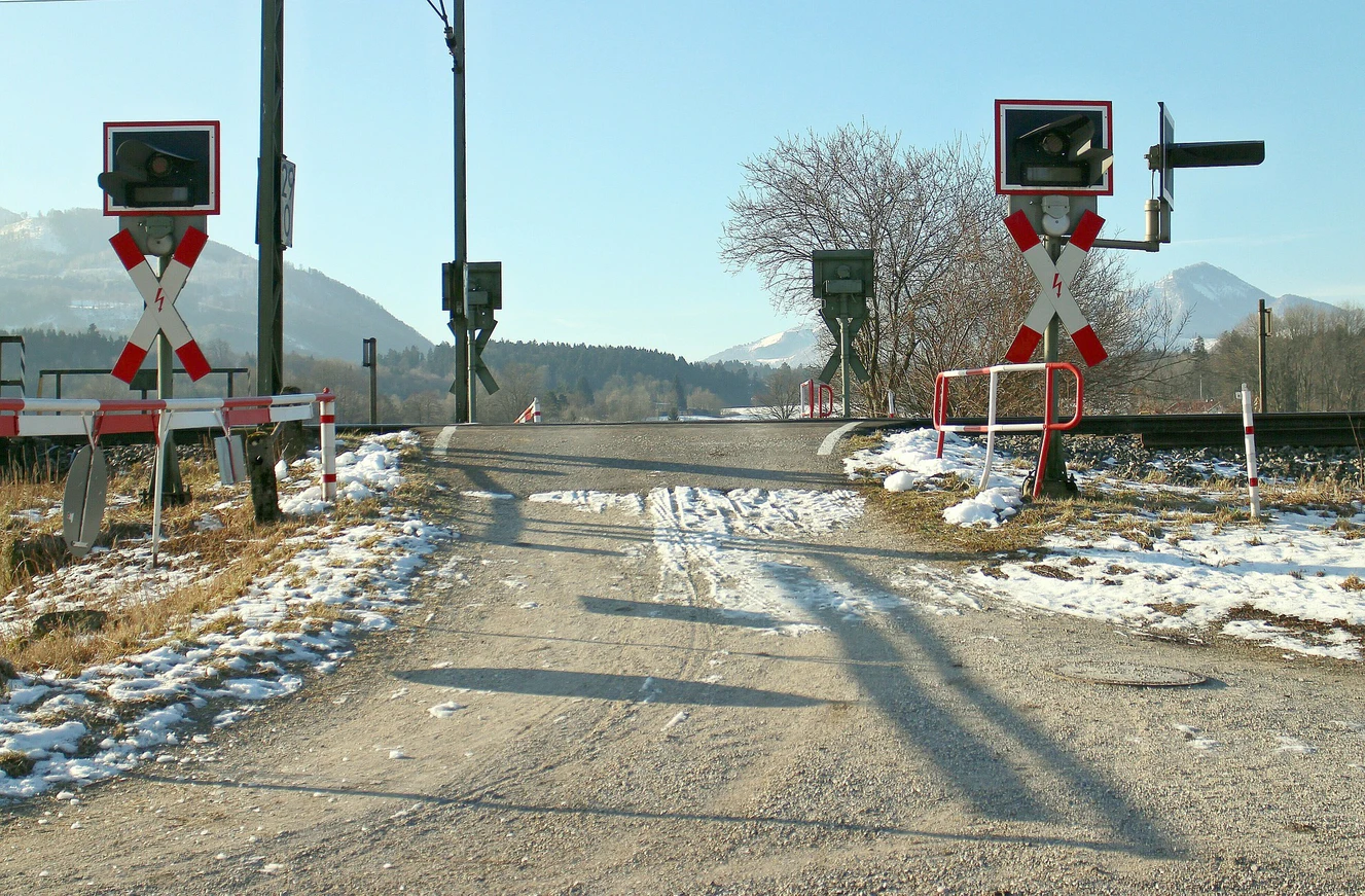 Unbeschrankter Bahnübergang