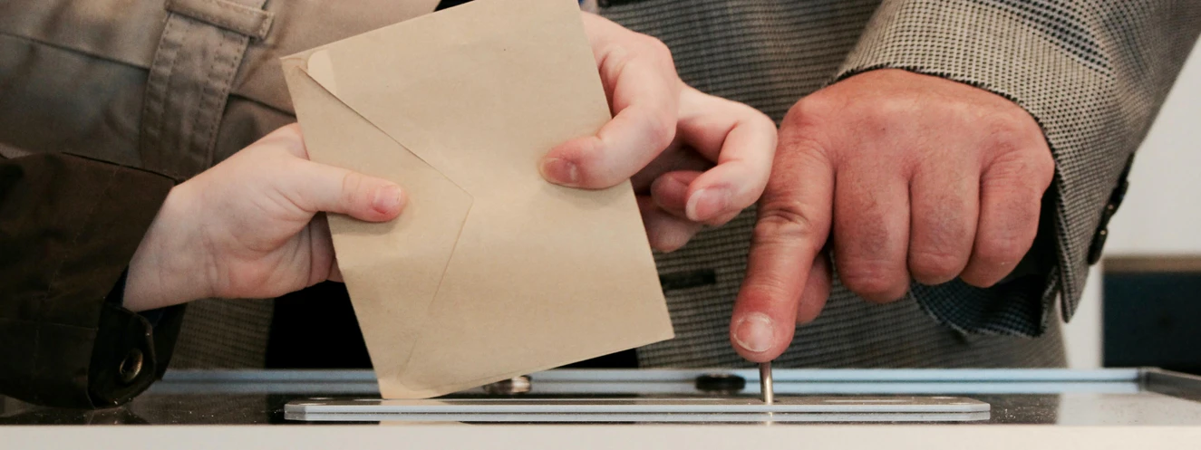 wählen, Briefwahl, Wahlurne 