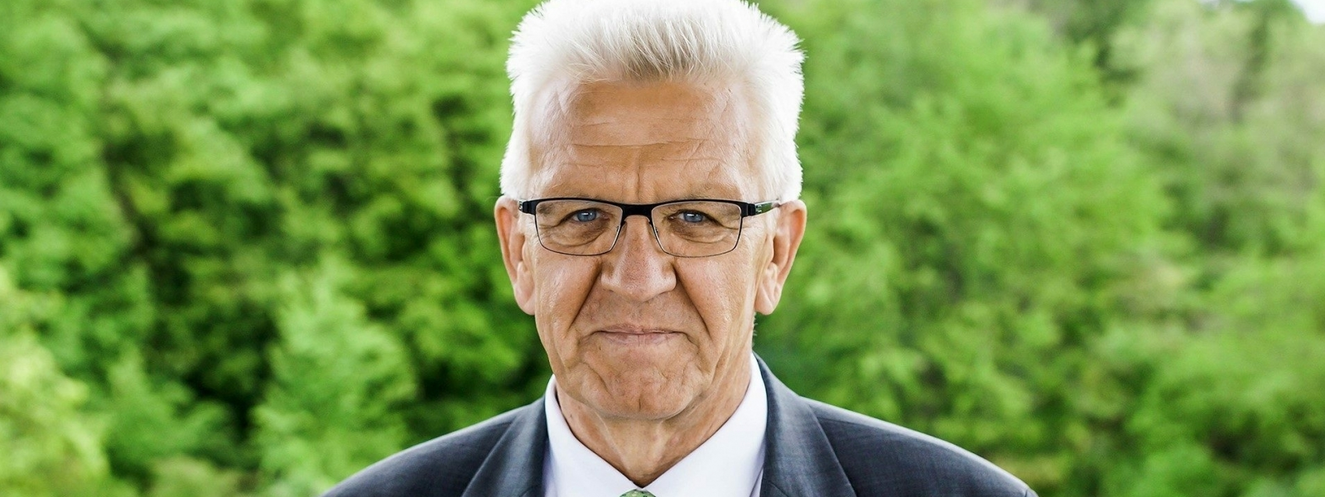 Ministerpräsident Winfried Kretschmann auf einer Lichtung — © BÜNDNIS 90/DIE GRÜNEN Baden-Württemberg