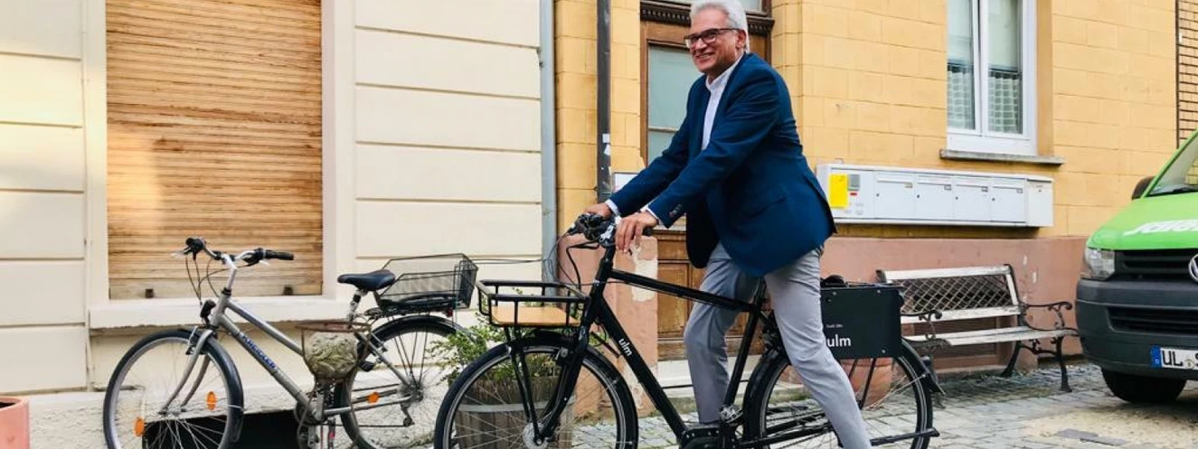 Gunter Czisch auf dem Fahrrad