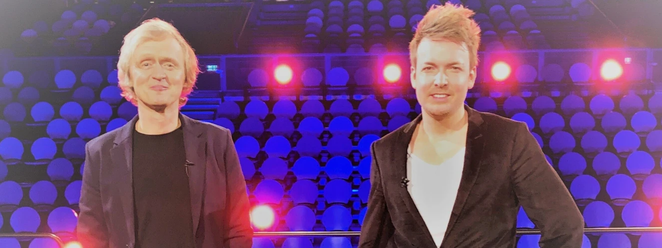 Zimmer auch bei Latenight Show mit Pierre M. Krause  Florian Zimmer wird nicht nur in der Roxy Lockdown Bar, sondern auch in der Latenight Show mit Pierre M. Krause zu Gast sein. Die Sendung wird am Sonntag, den 18. April 2021 um 23:20 Uhr im SWR Fernsehen ausgestrahlt. Ab dem 15. April, 20:00 Uhr, ist die Sendung allerdings schon in der ARD-Mediathek im Stream zu sehen. — © Florian Zimmer