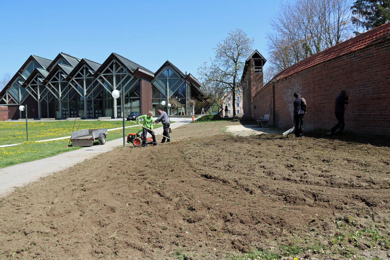 Eine große Fläche für Blumenwiesen entsteht — © Stadt Memmingen