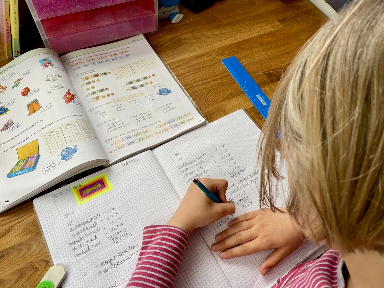 Kinder beim lernen — © Jenny Schack, LRA Günzburg