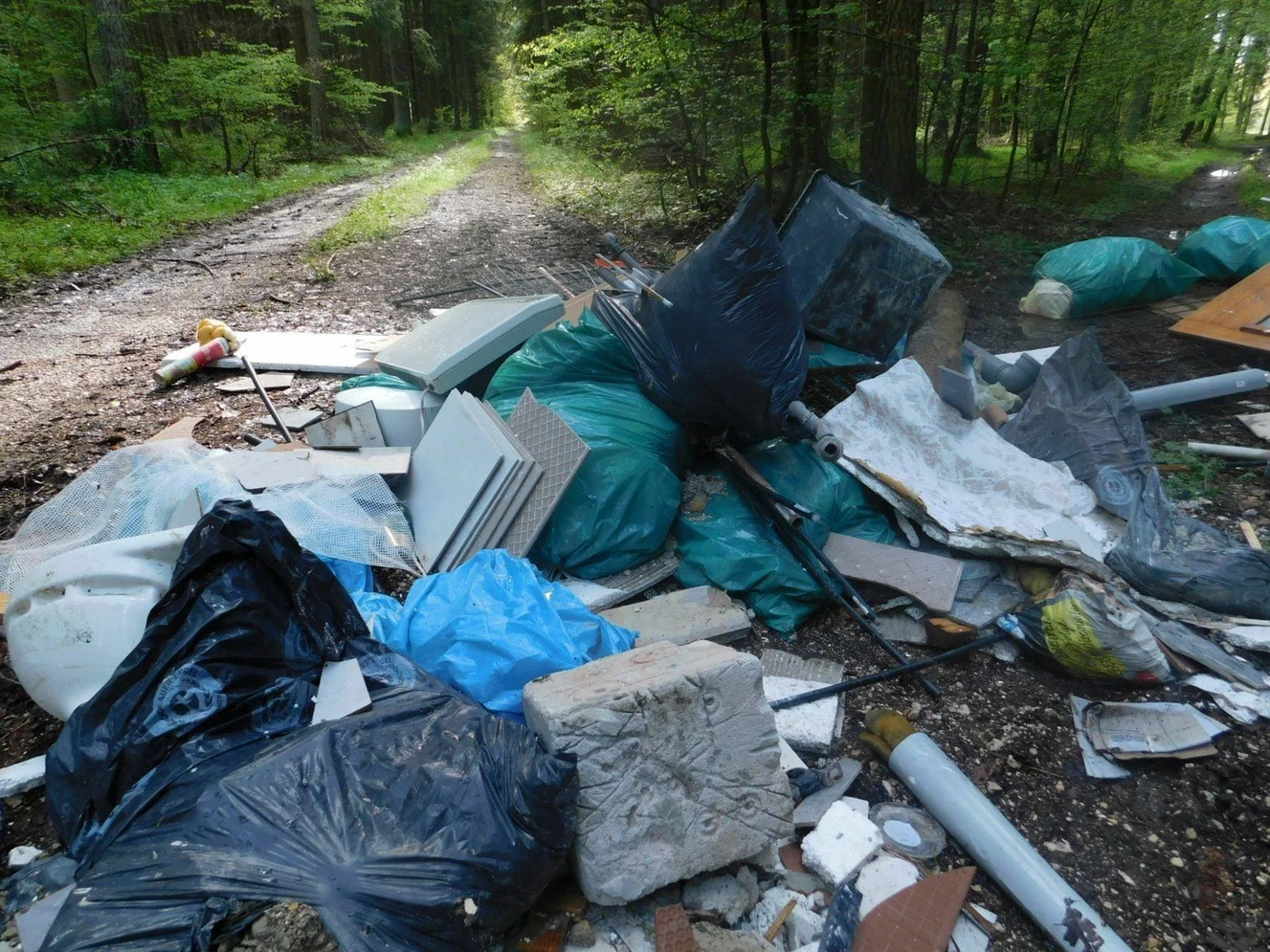 Wilde Müllablagerungen — © Polizei Ulm