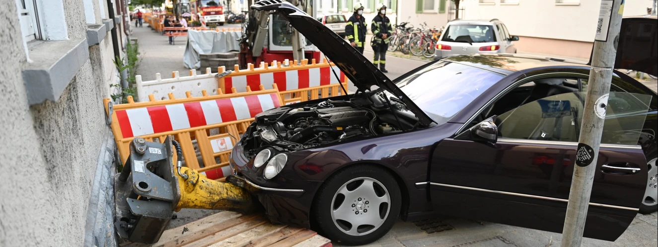 Auto mit Gasantrieb in Baustelle gekracht — © Thomas Heckmann