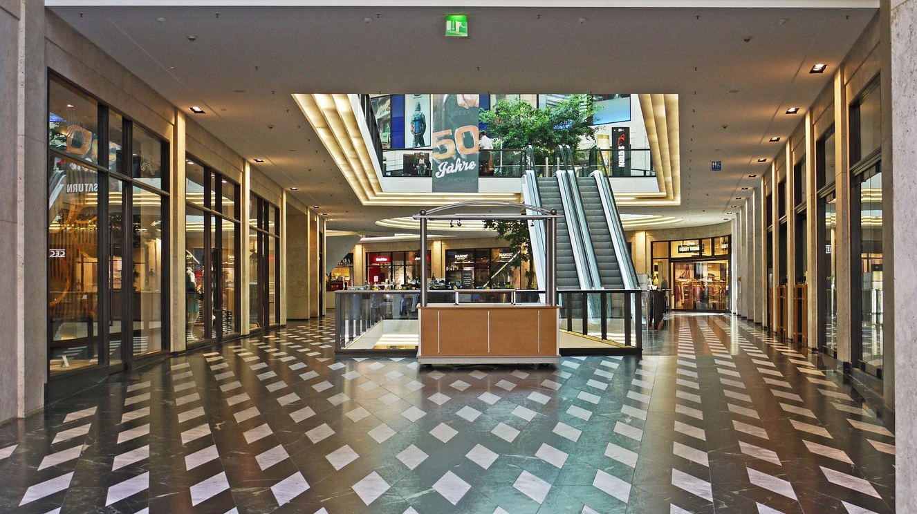 Leeres Einkaufszentrum