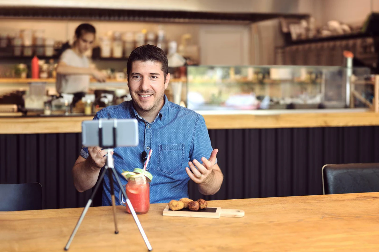 Zum Influencer werden — © stock.adobe.com © DanRentea #418108849