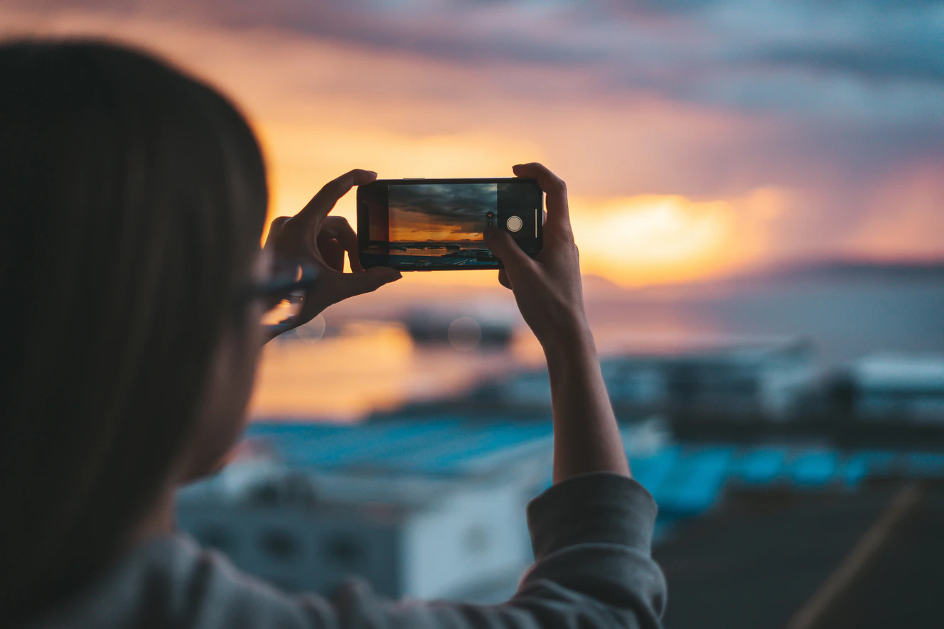 Handy — © adobe.stock / Ruben Chase
