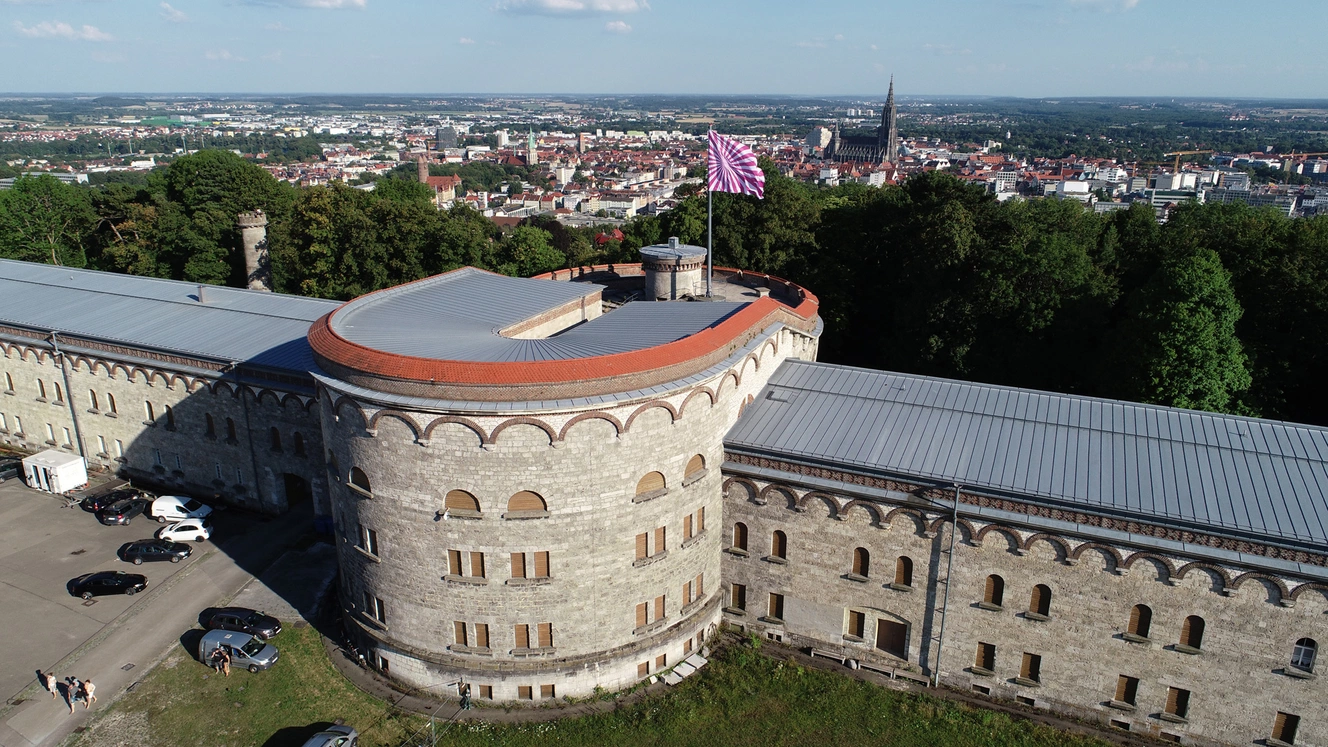 Luftbild der Wilheilmsburg — © www.die-wilhelmsburg.de