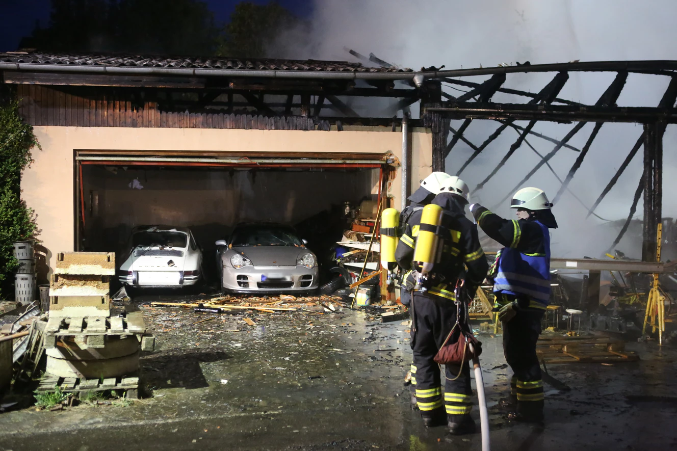 Bildergalerie zum Scheunen-Vollbrand Arnegg — © Ralf Zwiebler