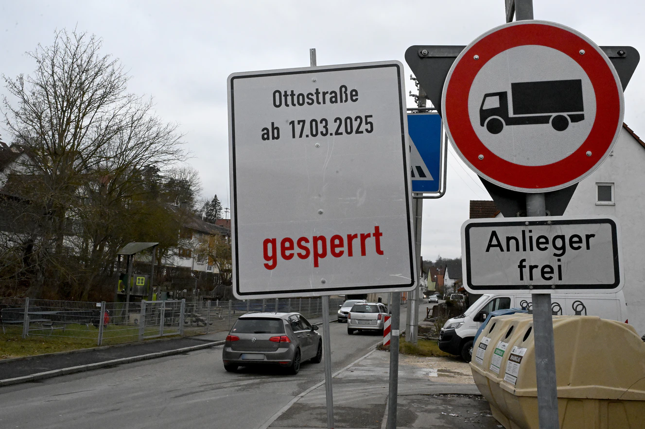 B28 Blaustein - Wieder Bauarbeiten auf der Bundesstraße — © Thomas Heckmann