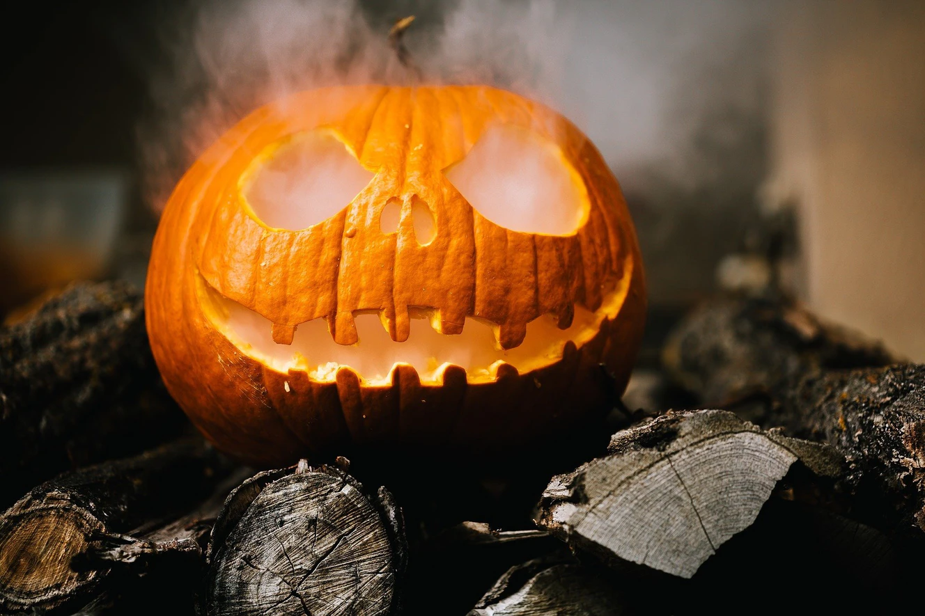 Geschnitzter Kürbis für Halloween
