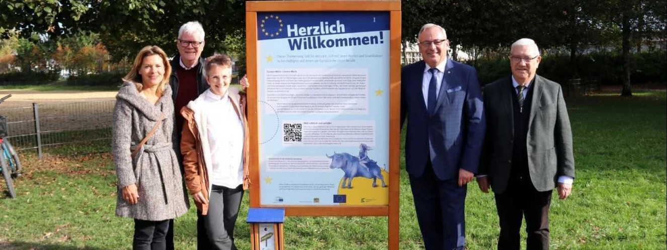Bei der Eröffnung von „Europas-Werte-Wanderweg“ in der Neuen Welt: Alexandra Hartge, Burkhard Arnold, Dr. Ute Hartenberger, Oberbürgermeister Manfred Schilder und Staatsminister a.D. Josef Miller.  — © Alexandra Wehr/Pressestelle Stadt Memmingen