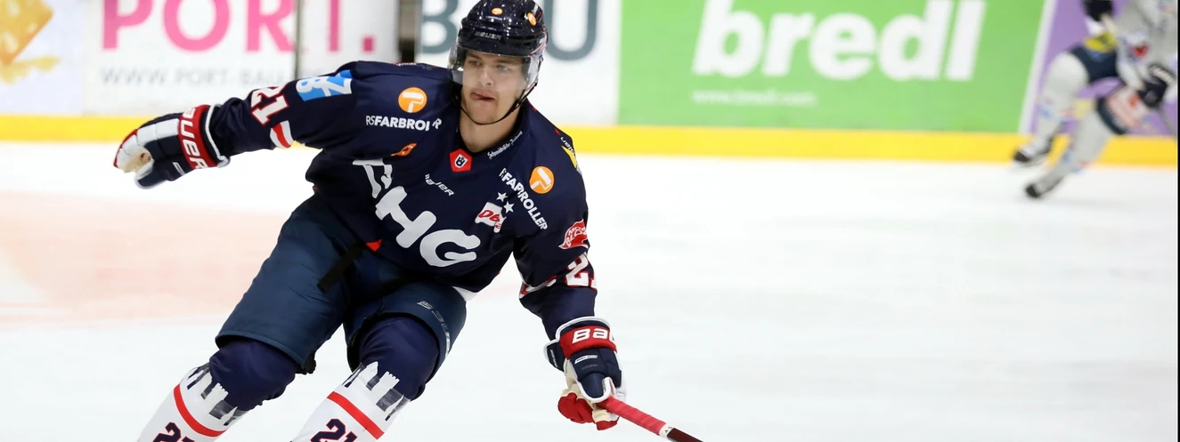 Vincent Hessler, Spieler bei den Ravensburg Towerstars, auf dem Eis — © Kim Enderle