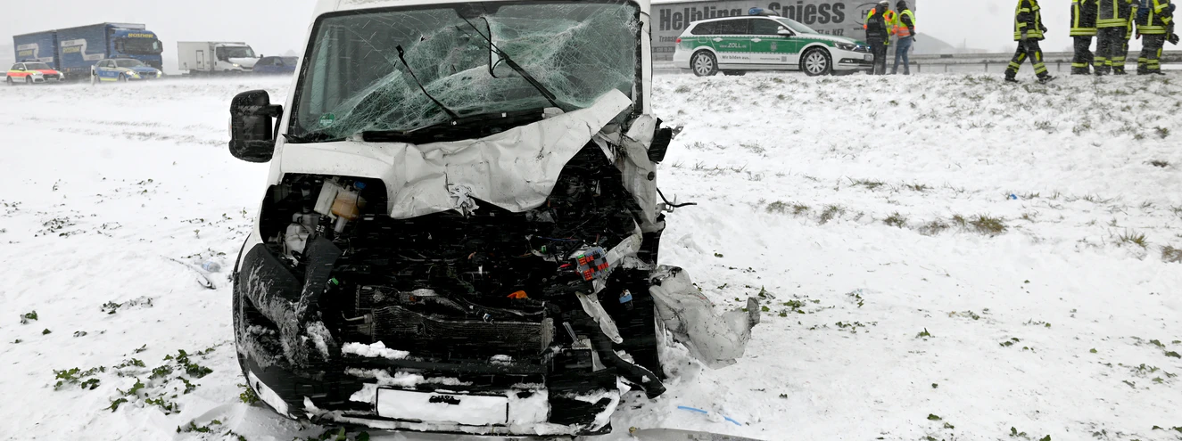 Verkehrsunfall Schnee — © Thomas Heckmann