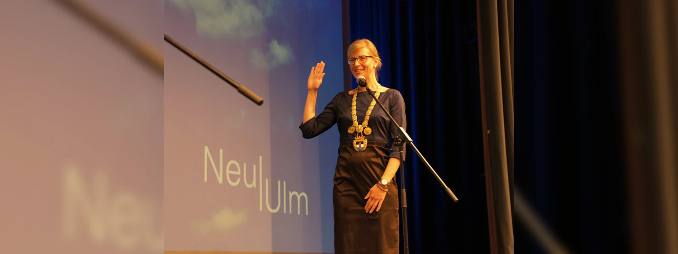 Katrin Albsteiger wird vereidigt — © Stadt Neu-Ulm