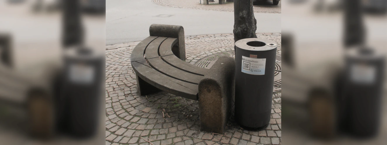 Einer von sechs interaktiven Abfallkörben steht am Ehinger-Tor-Platz — © Stadtverwaltung Biberach