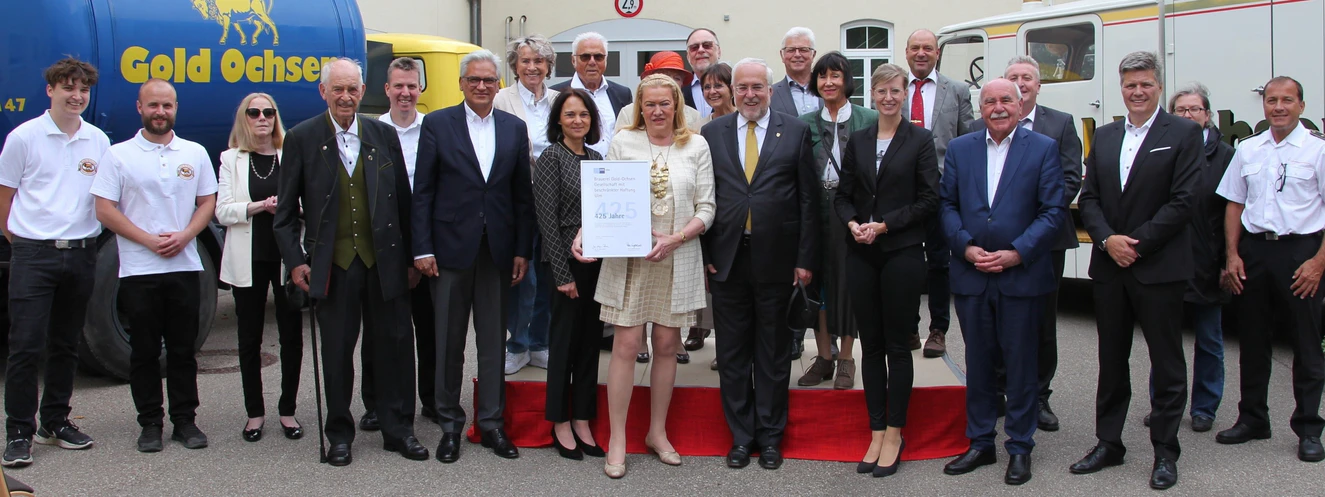 Urkundenübergabe — © Brauerei Gold Ochsen
