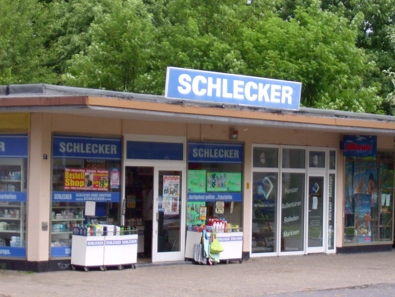 Schlecker Geschäft von aussen — © Kira Nerys