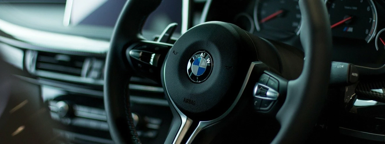 Das Lenkrad eines BMW's