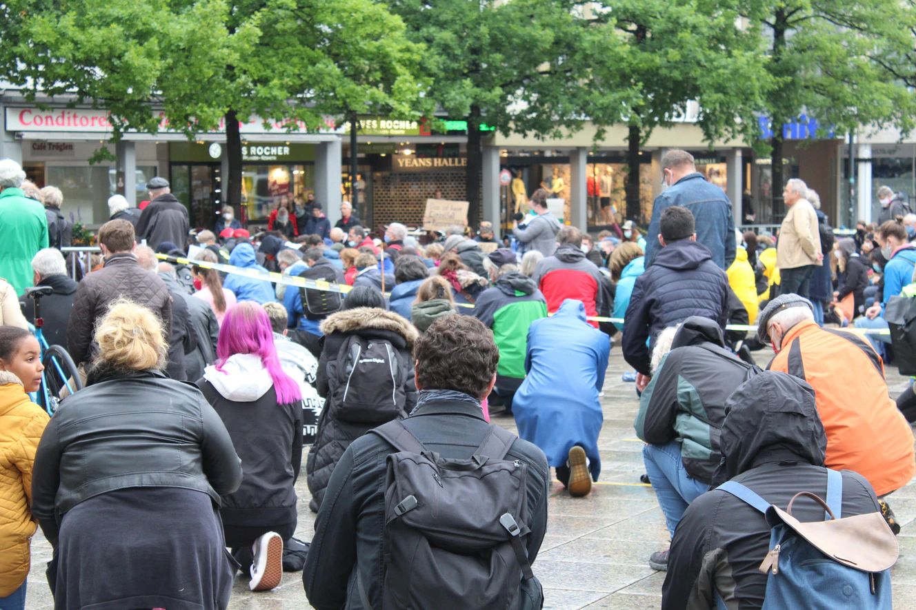 Mahnwache gegen Rassismus am Münsterplatz