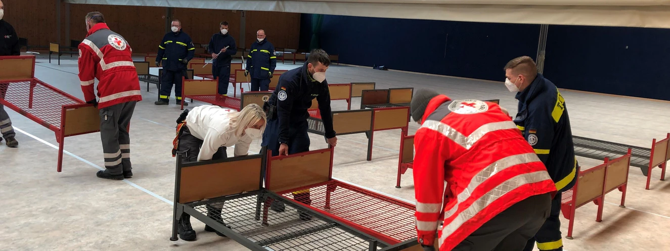 Notunterkunft für Ukrainische Flüchtlinge in der Turnhalle der Johann-Bierwirth-Schule in Memmingen — © Alexandra Wehr/ Pressestelle Stadt Memmingen